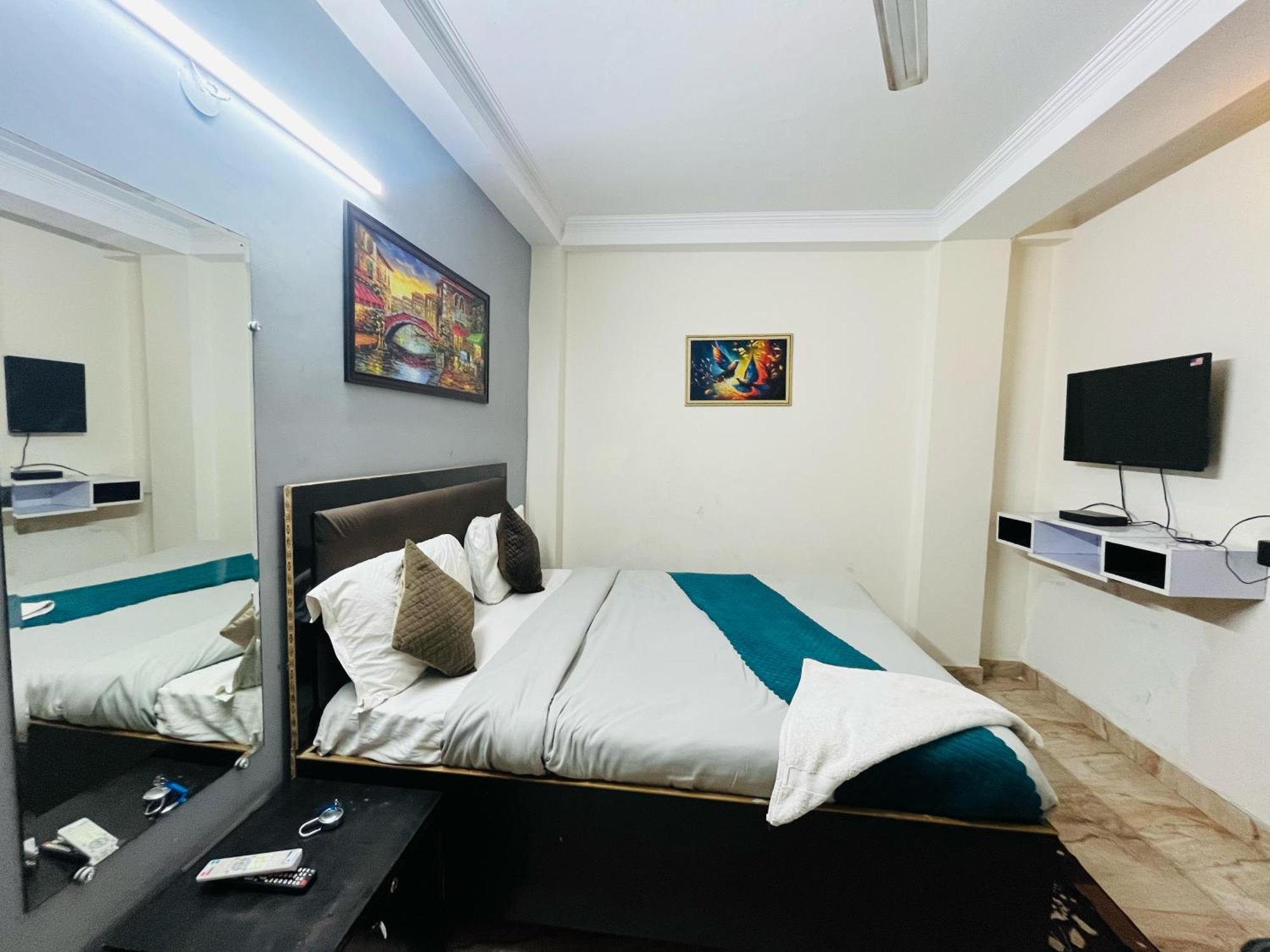 Hotel Peace - 5 Mins Away From Us Embassy New Delhi